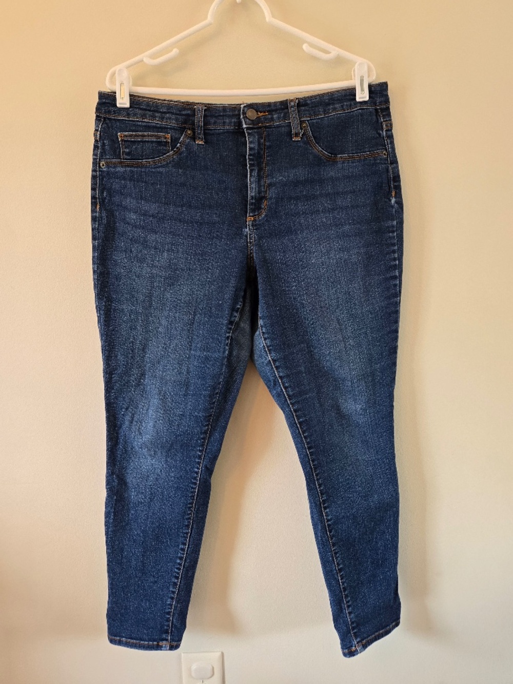 3/$20 Universal Thread High Rise Jegging 16/32 Short